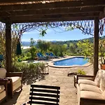 La Rustica En Vinuela, Piscina Privada Nyaraló *