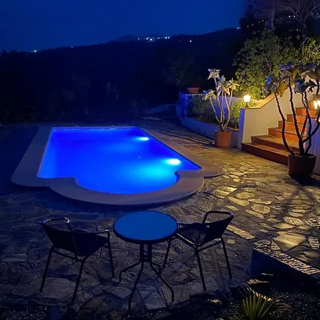 La Rustica En Vinuela, Piscina Privada *