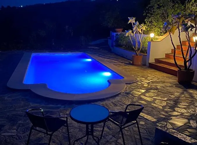 La Rustica En Vinuela, Piscina Privada *